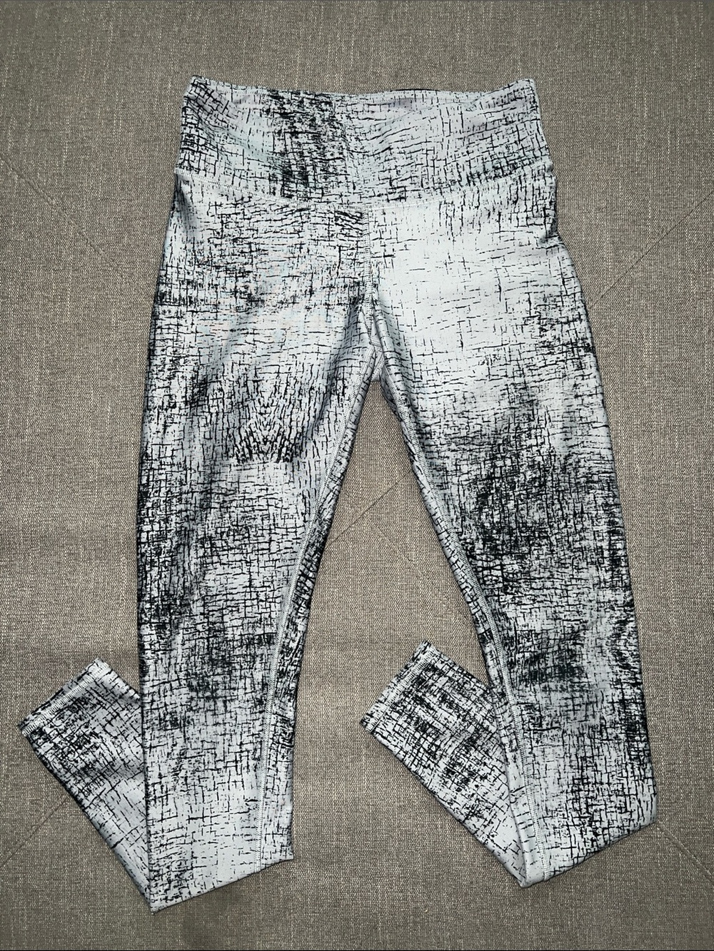 ALO Yoga Tech Lift Metallic Cracked Leggings - Medium